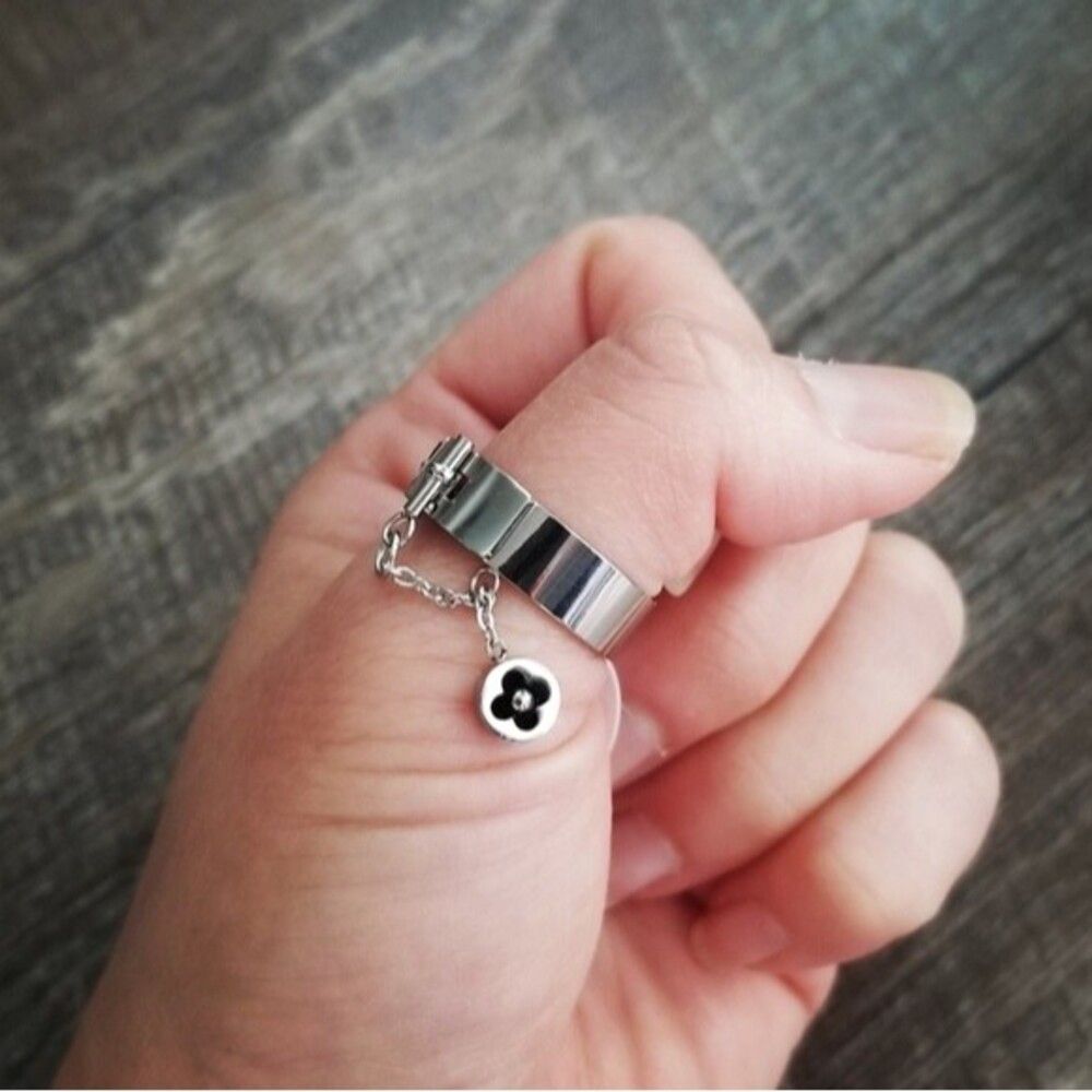 💎STAINLESS STEEL💎 STEAM PUNK CLOVER RING - Picture 4 of 5